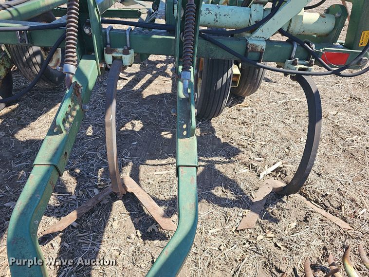image for item DO7854 Sunflower Fallow-King 3040-28 sweep plow