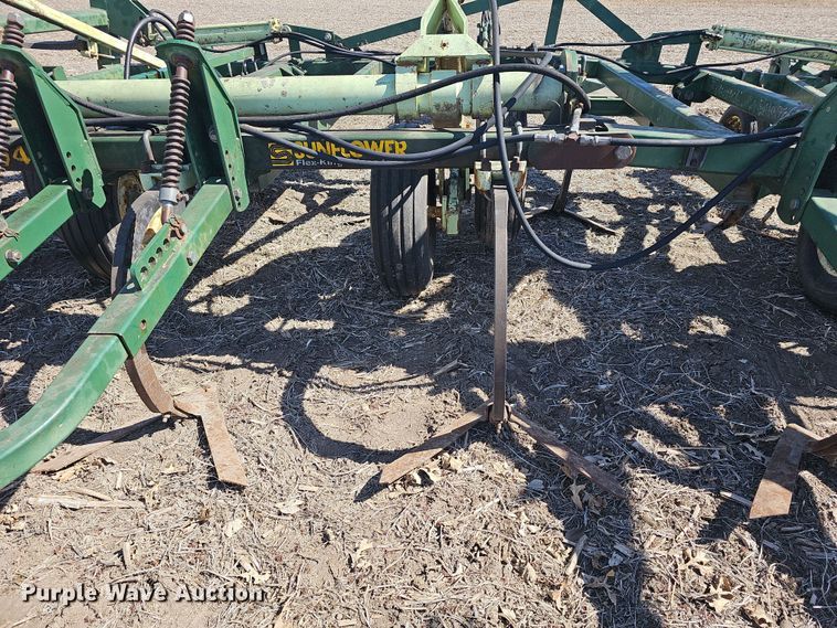 image for item DO7854 Sunflower Fallow-King 3040-28 sweep plow