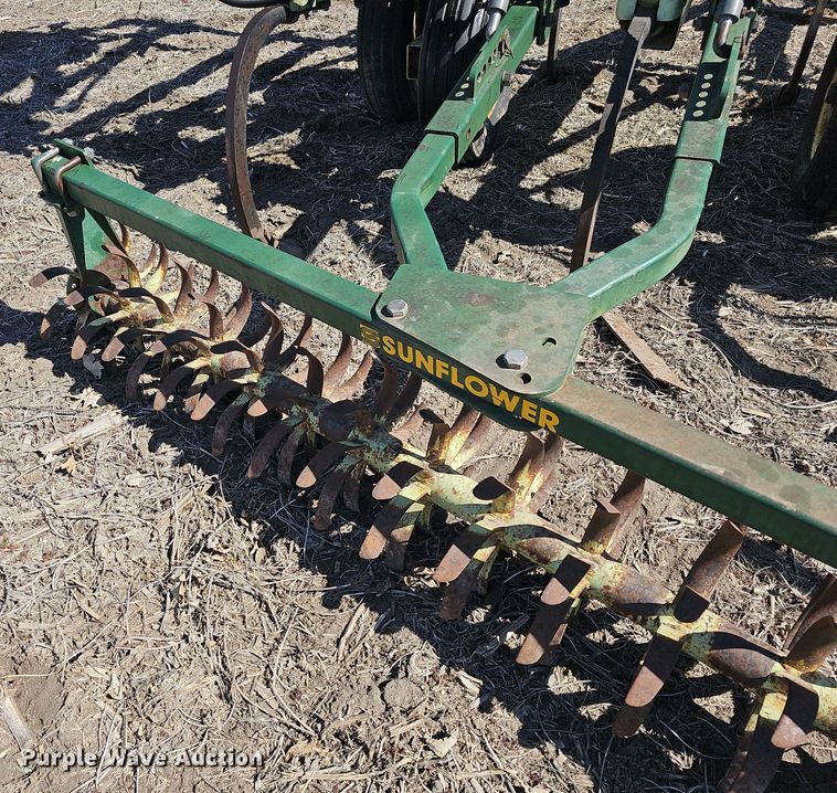 image for item DO7854 Sunflower Fallow-King 3040-28 sweep plow