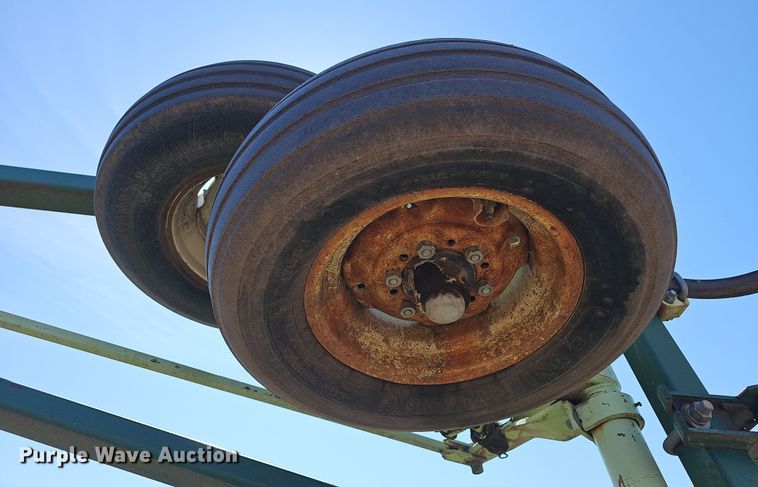 image for item DO7854 Sunflower Fallow-King 3040-28 sweep plow