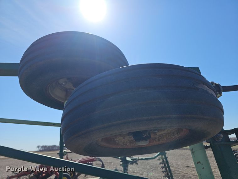 image for item DO7854 Sunflower Fallow-King 3040-28 sweep plow