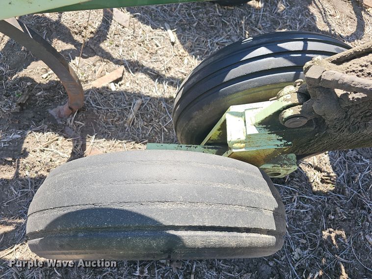 image for item DO7854 Sunflower Fallow-King 3040-28 sweep plow