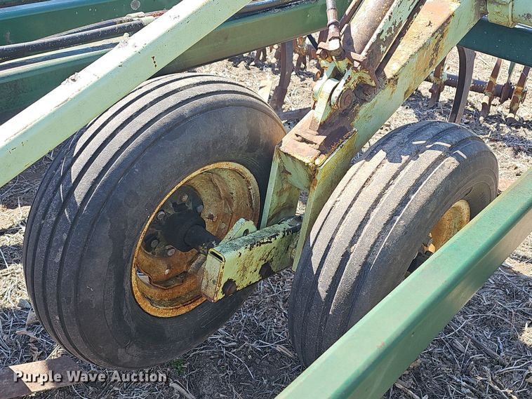 image for item DO7854 Sunflower Fallow-King 3040-28 sweep plow