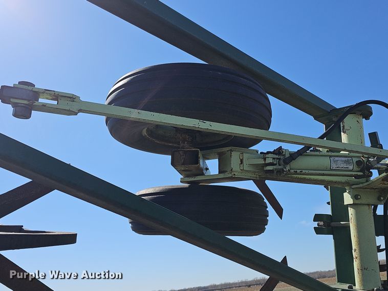 image for item DO7854 Sunflower Fallow-King 3040-28 sweep plow