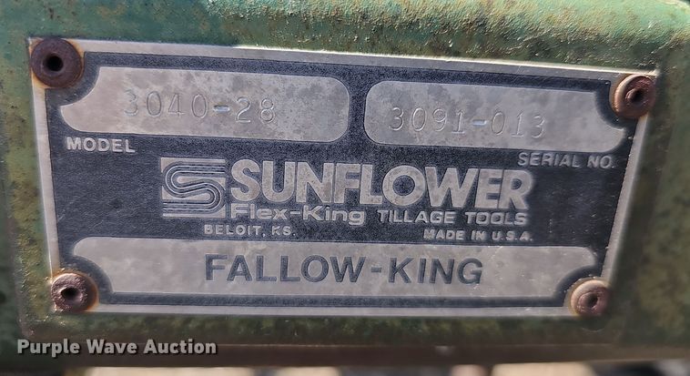 image for item DO7854 Sunflower Fallow-King 3040-28 sweep plow