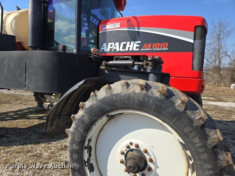 image for item DP6181 2005 Apache AS1010 sprayer