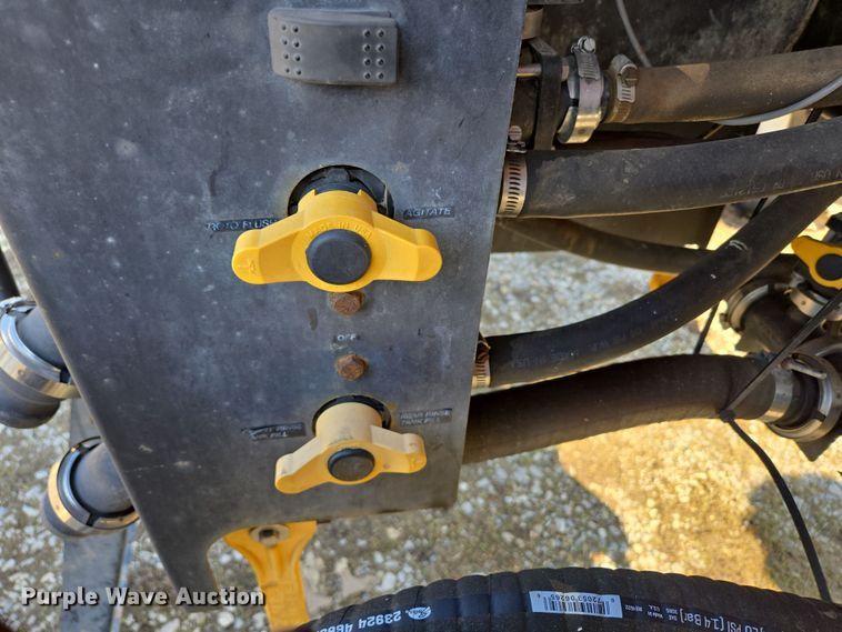 image for item DP6181 2005 Apache AS1010 sprayer