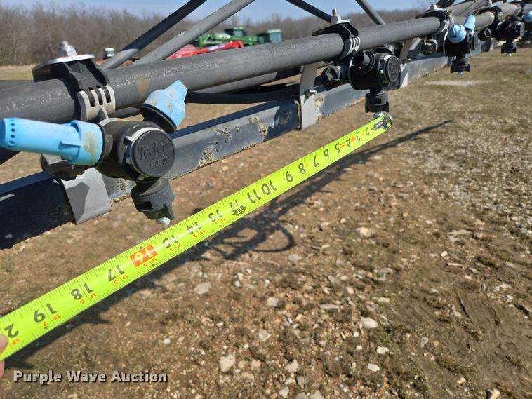 image for item DP6181 2005 Apache AS1010 sprayer