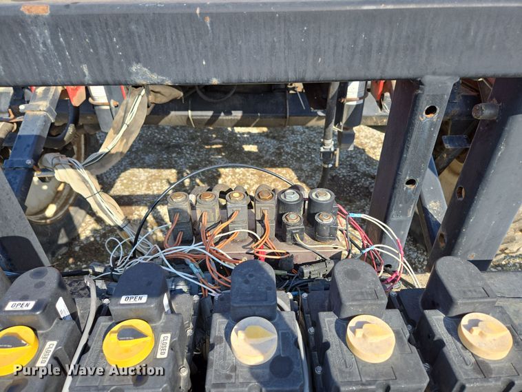 image for item DP6181 2005 Apache AS1010 sprayer