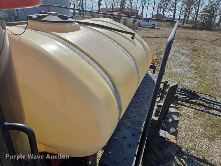 image for item DP6181 2005 Apache AS1010 sprayer