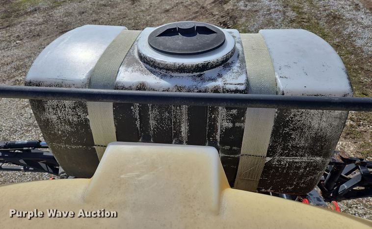 image for item DP6181 2005 Apache AS1010 sprayer