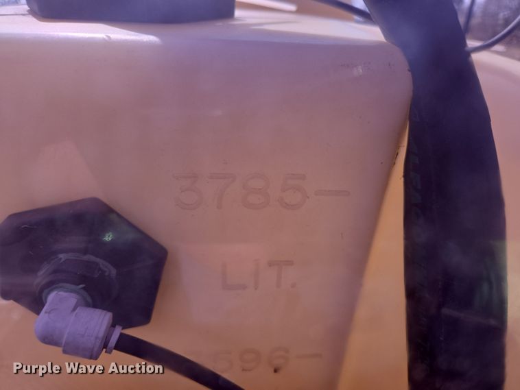 image for item DP6181 2005 Apache AS1010 sprayer