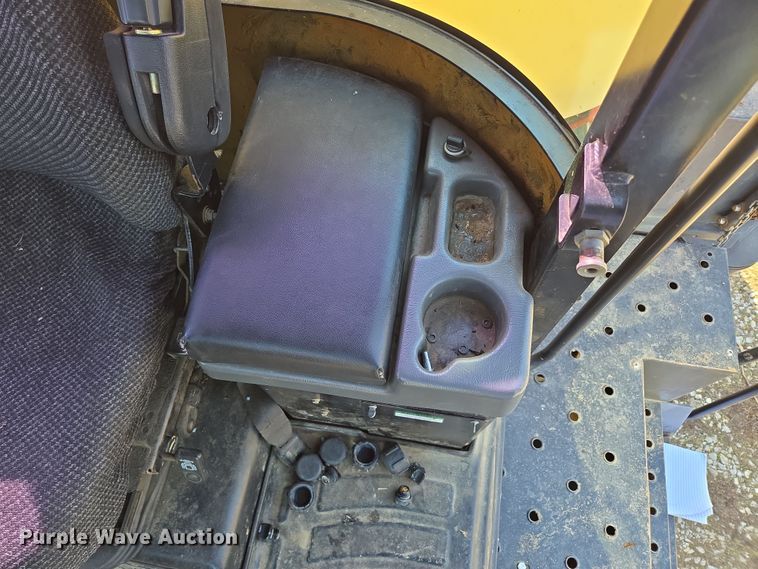 image for item DP6181 2005 Apache AS1010 sprayer