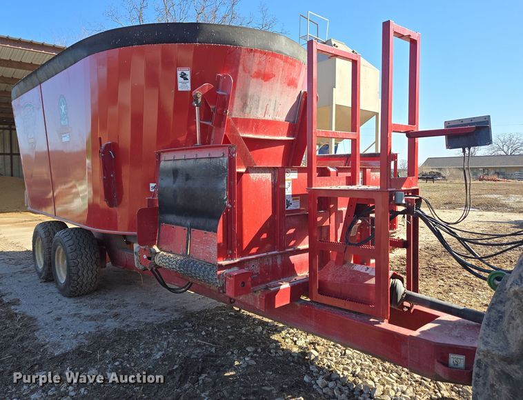 image for item DP6210 2020 Meyer F585 feed grinder/mixer