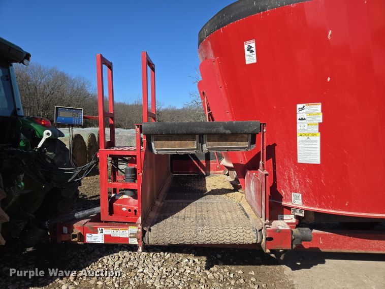 image for item DP6210 2020 Meyer F585 feed grinder/mixer