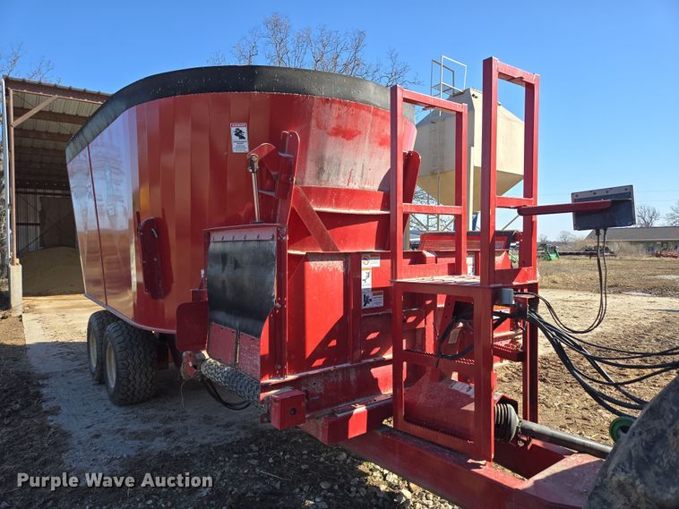 image for item DP6210 2020 Meyer F585 feed grinder/mixer