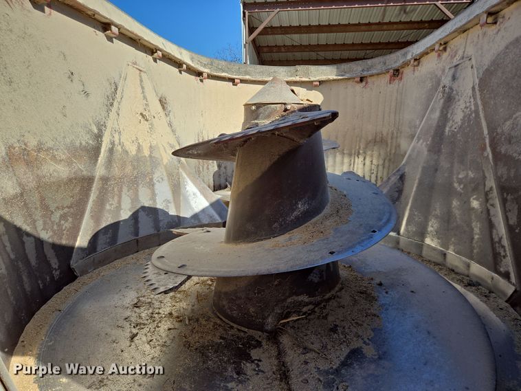 image for item DP6210 2020 Meyer F585 feed grinder/mixer