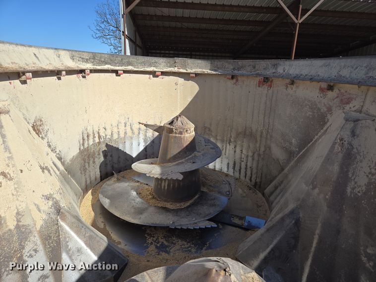 image for item DP6210 2020 Meyer F585 feed grinder/mixer