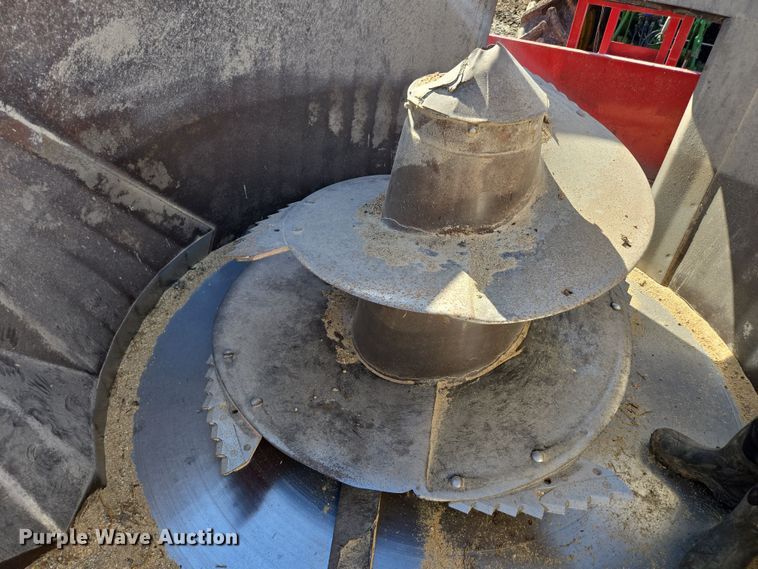 image for item DP6210 2020 Meyer F585 feed grinder/mixer