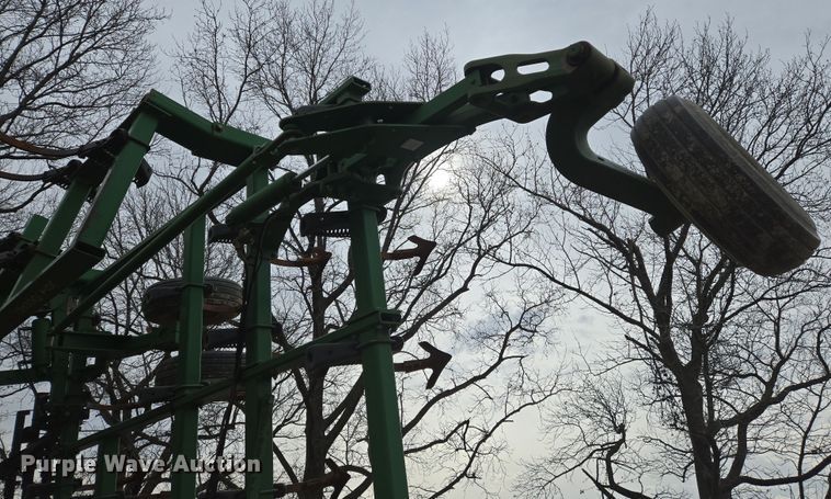 image for item DS5296 John Deere 2210 field cultivator