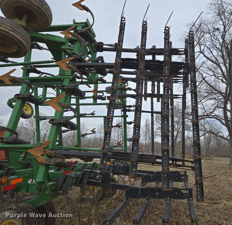 image for item DS5296 John Deere 2210 field cultivator