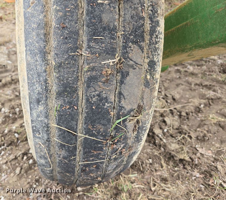 image for item DS5296 John Deere 2210 field cultivator