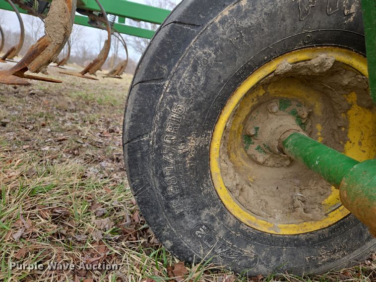 image for item DS5296 John Deere 2210 field cultivator