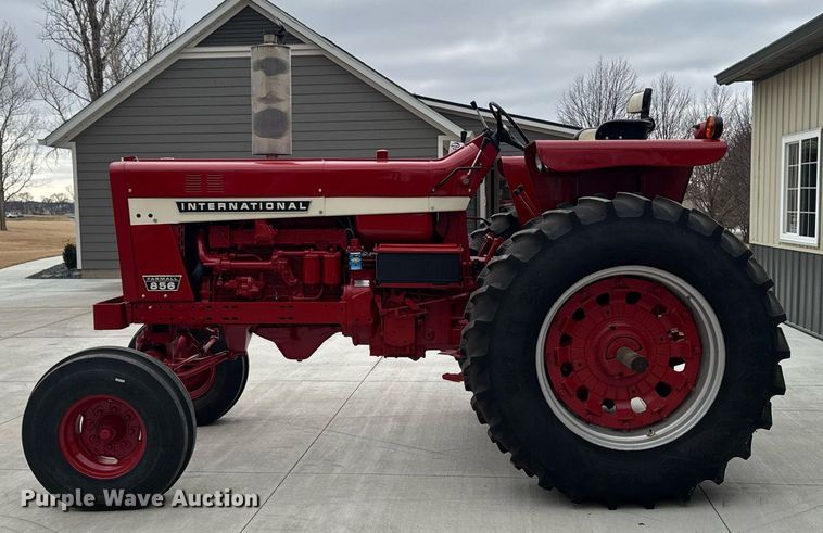 image for item DT0617 1970 International Farmall 856 tractor