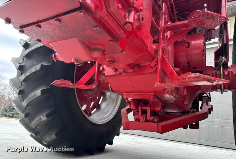 image for item DT0617 1970 International Farmall 856 tractor