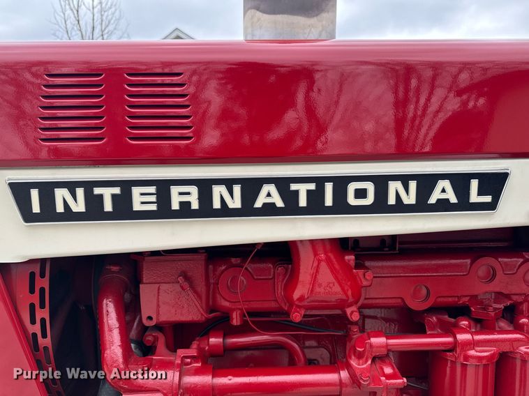 image for item DT0617 1970 International Farmall 856 tractor