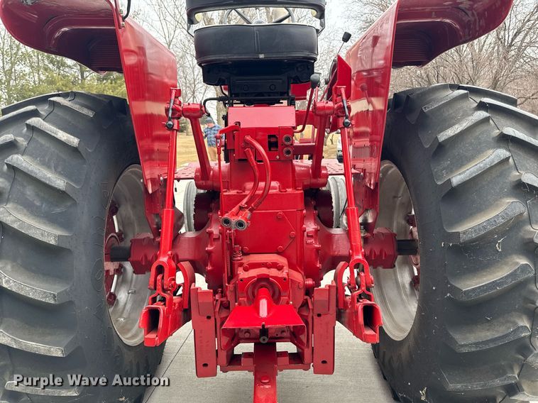 image for item DT0617 1970 International Farmall 856 tractor