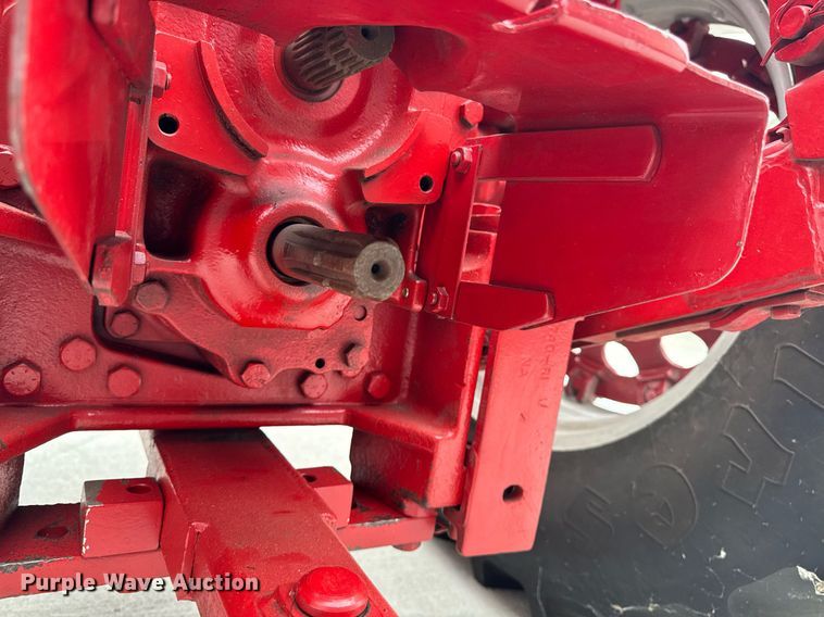 image for item DT0617 1970 International Farmall 856 tractor