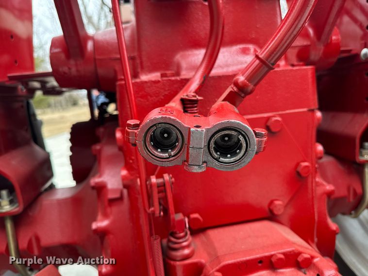 image for item DT0617 1970 International Farmall 856 tractor