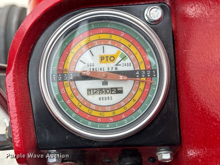 image for item DT0617 1970 International Farmall 856 tractor