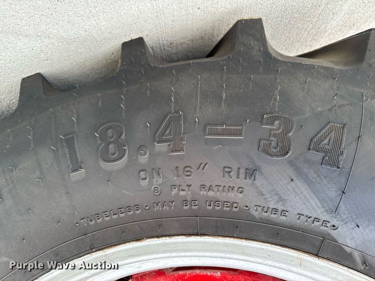 image for item DT0617 1970 International Farmall 856 tractor