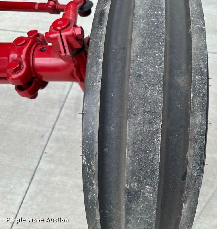 image for item DT0617 1970 International Farmall 856 tractor