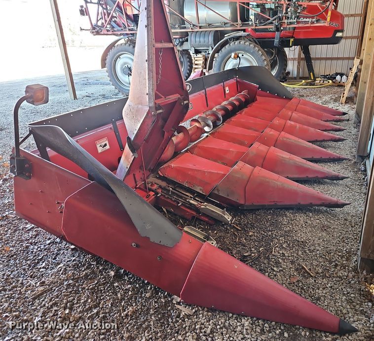 image for item DT7627 Case 1083 corn head