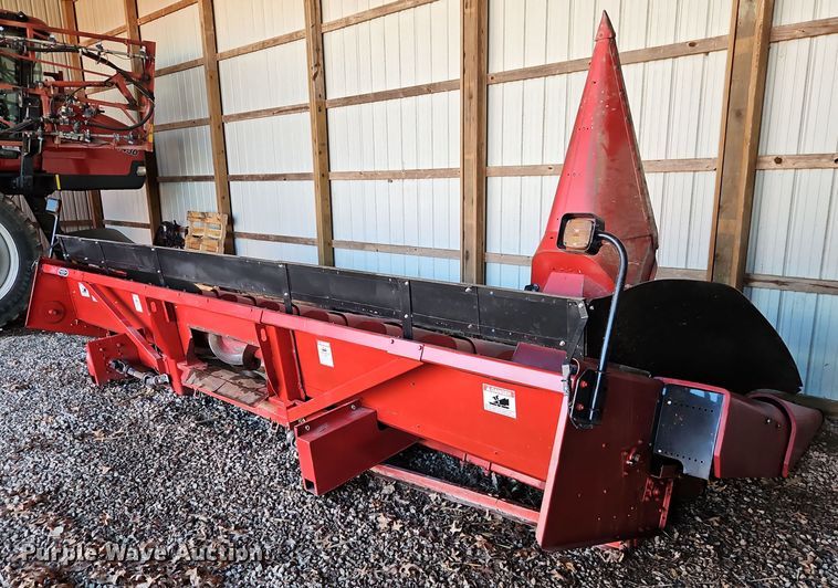 image for item DT7627 Case 1083 corn head