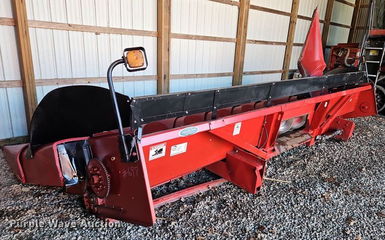 image for item DT7627 Case 1083 corn head