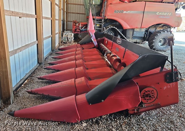 image for item DT7627 Case 1083 corn head