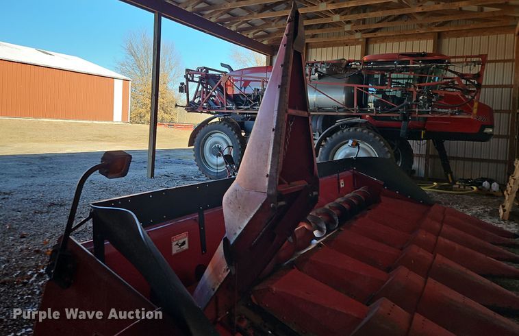 image for item DT7627 Case 1083 corn head