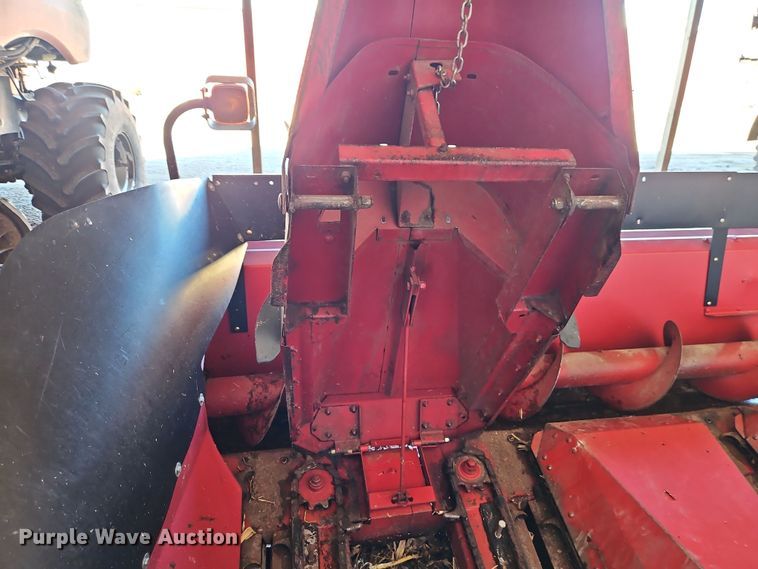 image for item DT7627 Case 1083 corn head