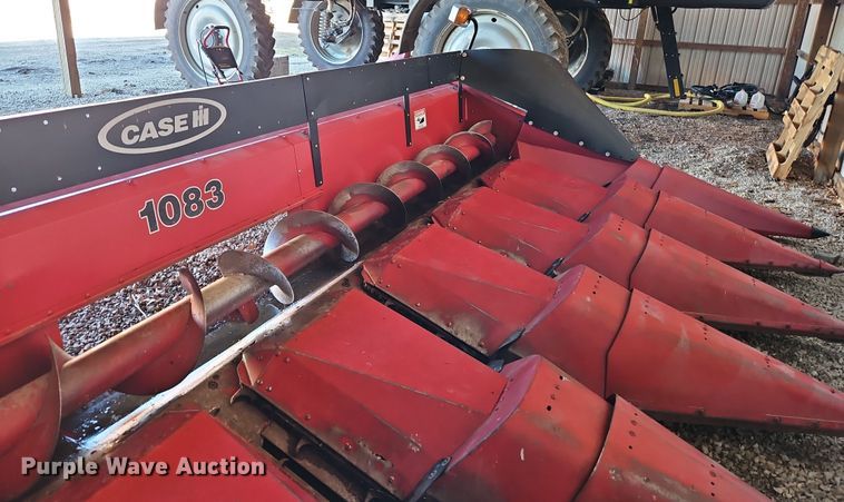 image for item DT7627 Case 1083 corn head