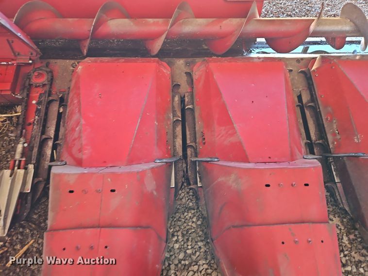 image for item DT7627 Case 1083 corn head