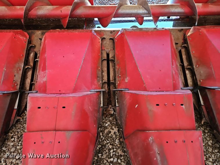 image for item DT7627 Case 1083 corn head