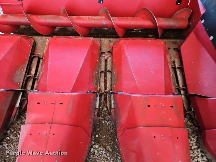 image for item DT7627 Case 1083 corn head