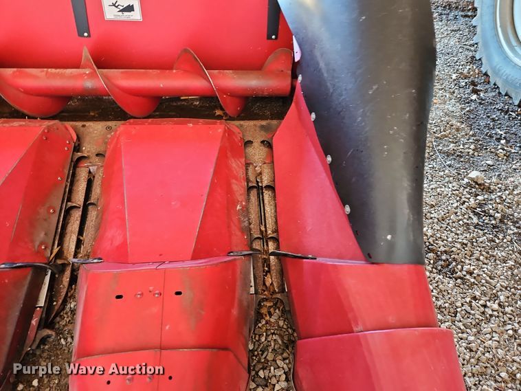 image for item DT7627 Case 1083 corn head