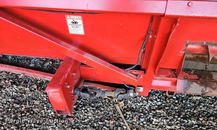 image for item DT7627 Case 1083 corn head