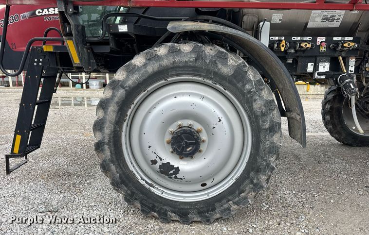image for item DU3358 2012 Case IH Patriot 3330 sprayer