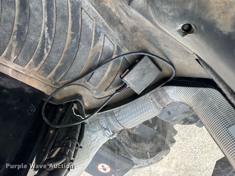 image for item DU3360 2012 Rogator RG1100 sprayer